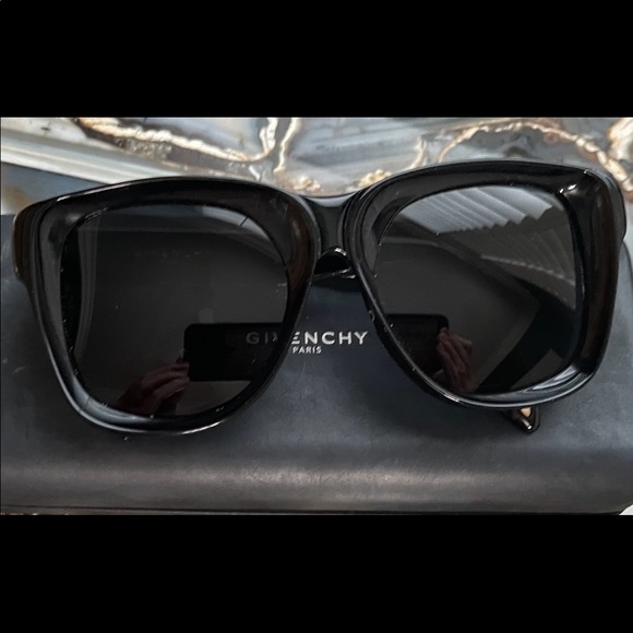 GIVENCHY  Paris Sunglasses black oversized - Picture 4 of 16